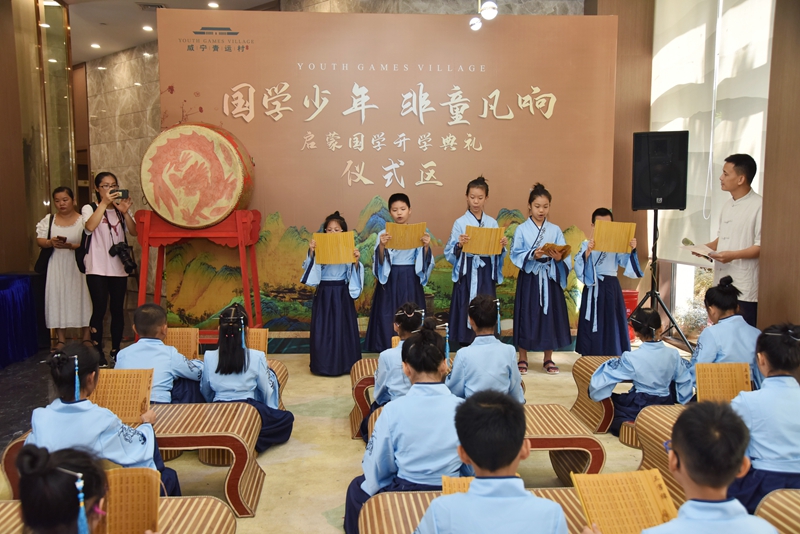 現(xiàn)場(chǎng)國(guó)學(xué)禮堂活動(dòng).jpg